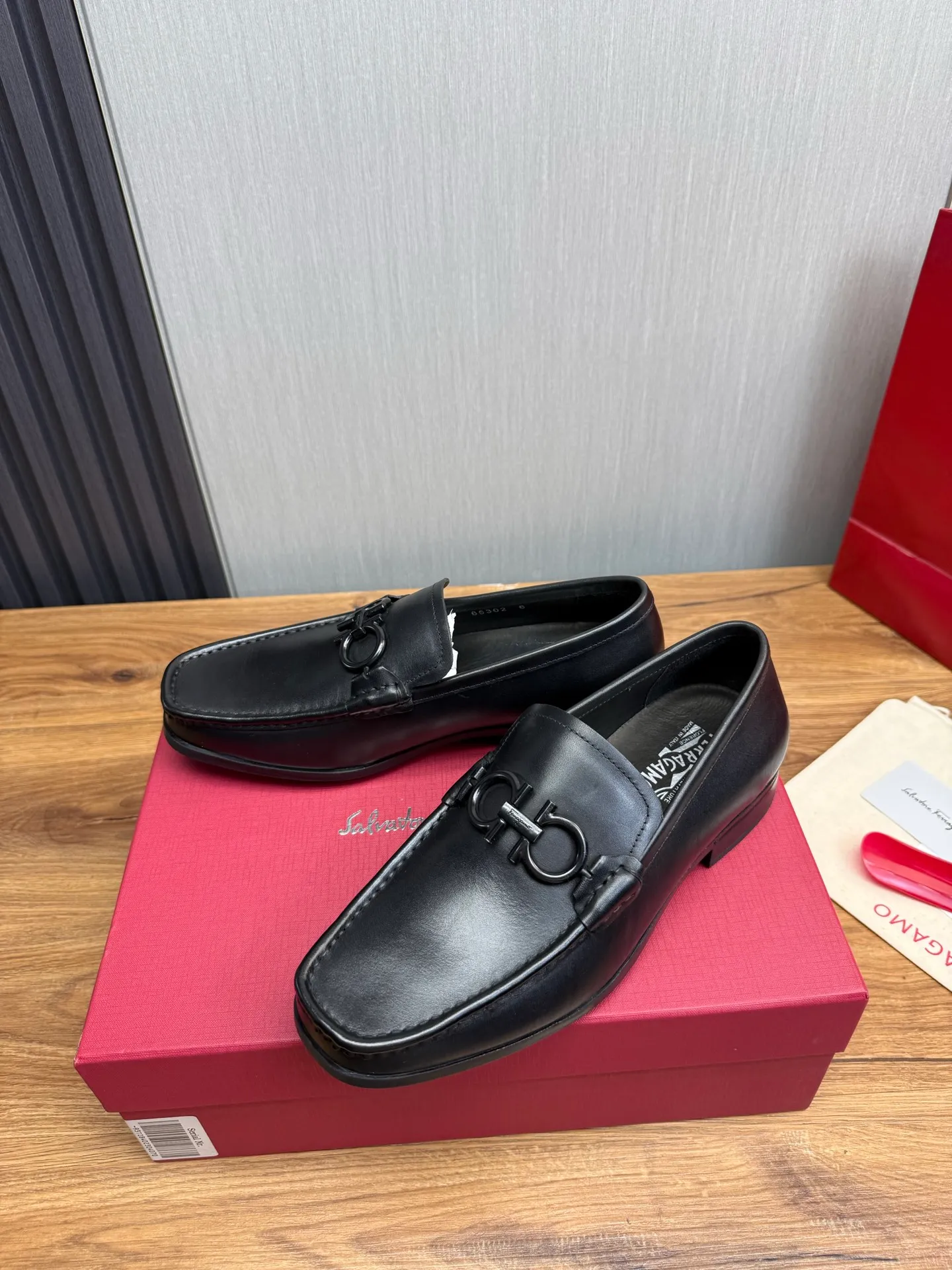 Men's shoes 💰760💰 Ferragamo. [Ferragamo] Men's Loaf leather shoes, the latest hot style, 1:1 original purchase quality, top quality, imported open-edge beaded cowhide leather on the upper, hand-made three-dimensional stitching highlights the round toe design, the inner feet are made of imported cowhide, with original wear-resistant rubber outsole, matching code 39-44, (38, 45 custom-made, non-refundable)